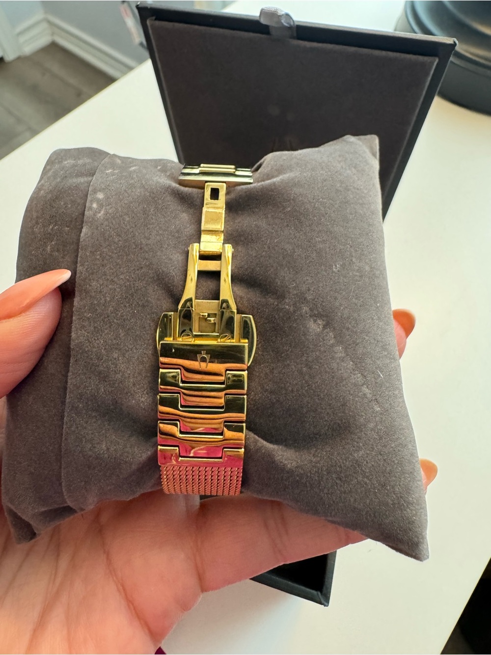 Bulova ladies gold-tone mesh watch with champagne dial - Picture 4 of 7